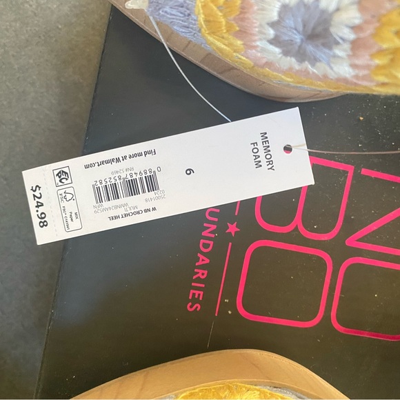 NWT No Boundaries retro platform mules. - Picture 4 of 5